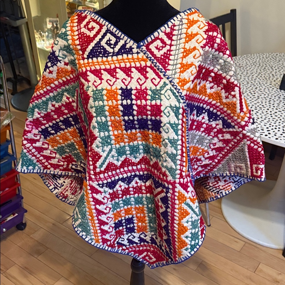 Vintage 1970s Mexican embroidered poncho